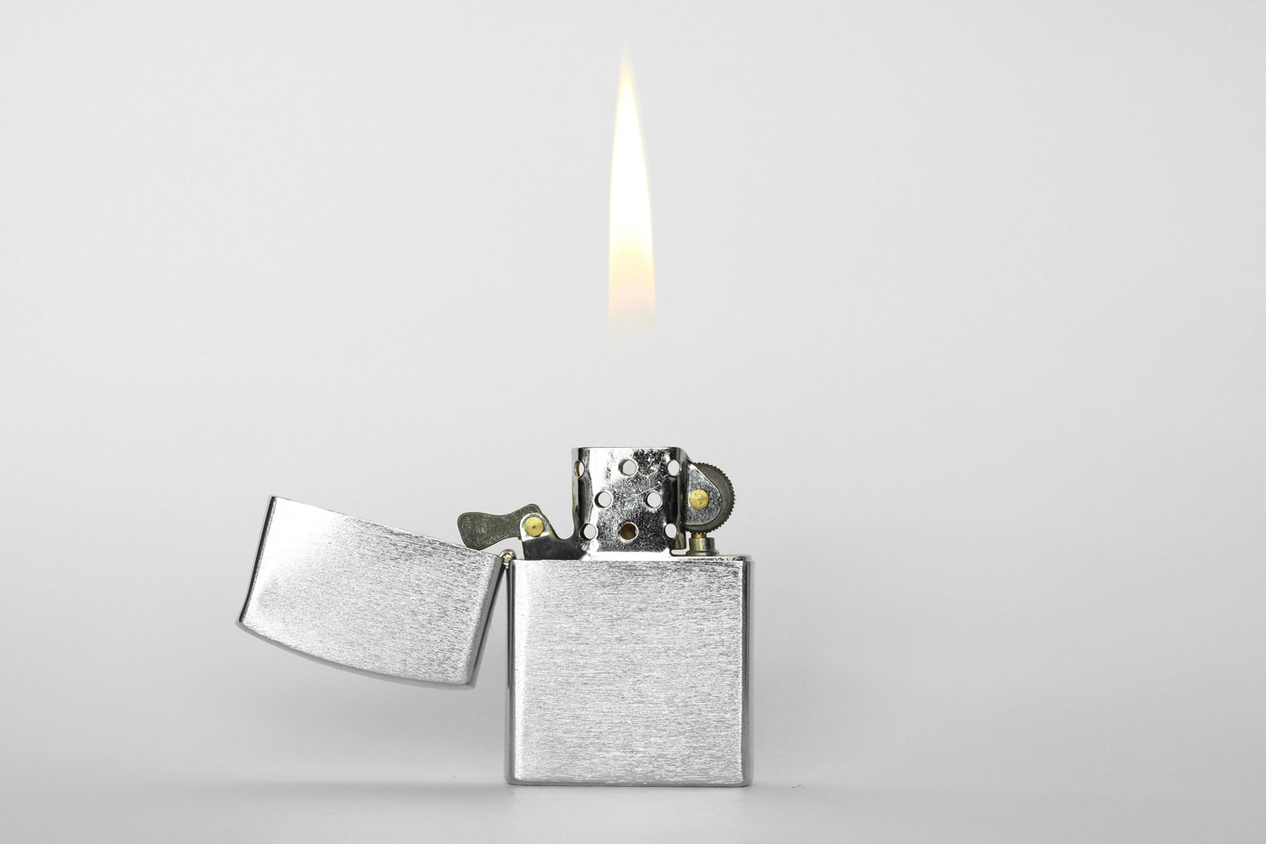 Free Classic Metal Lighter Mockup