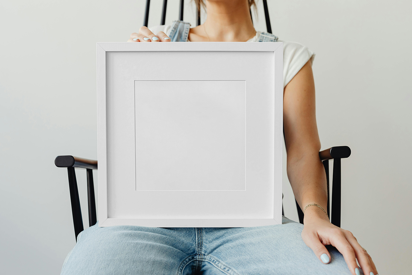 Free Picture Frame with Woman Mockup